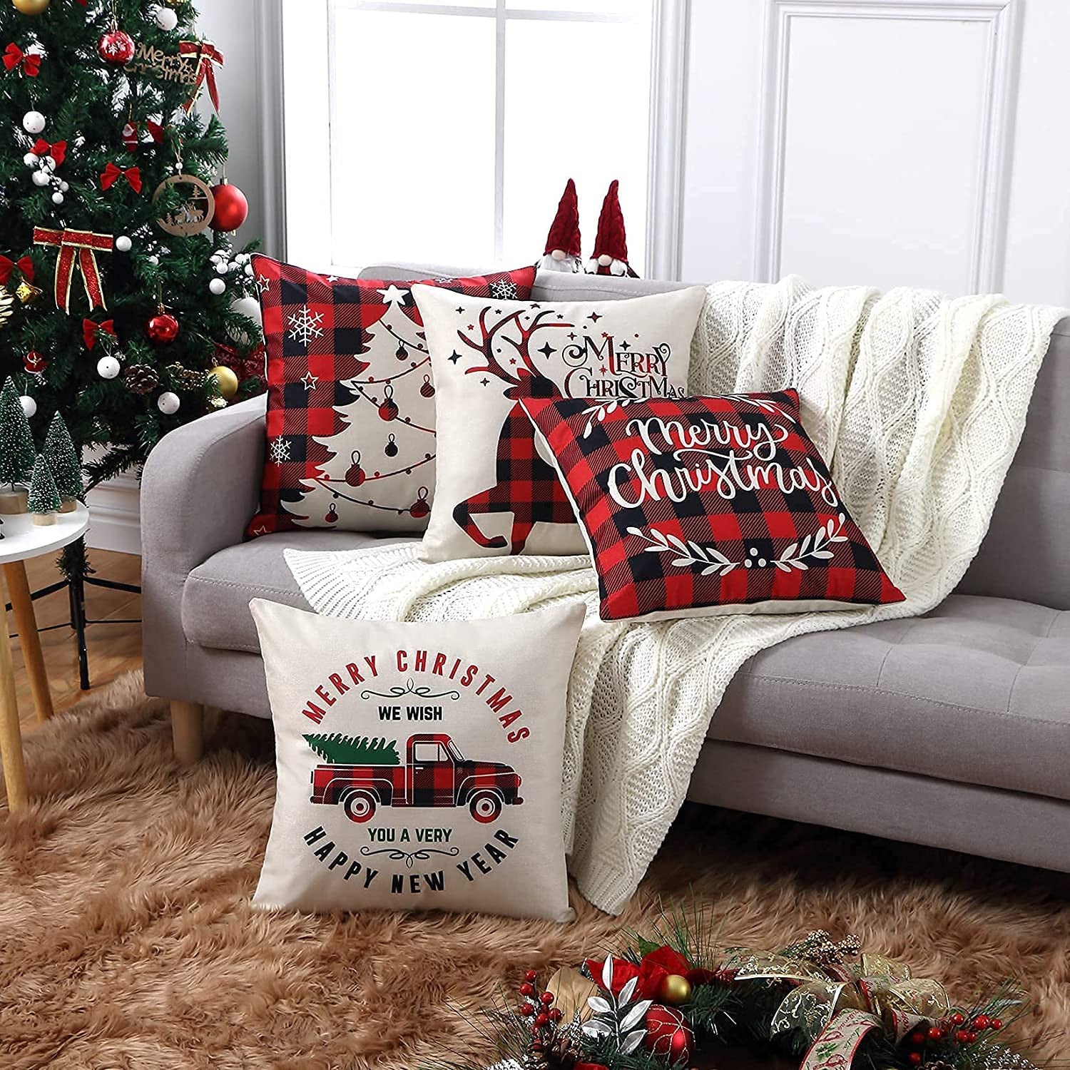 A Very Merry Christmas Cushion Set