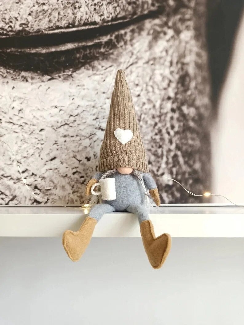 Knitted Nisse Coffee Figure