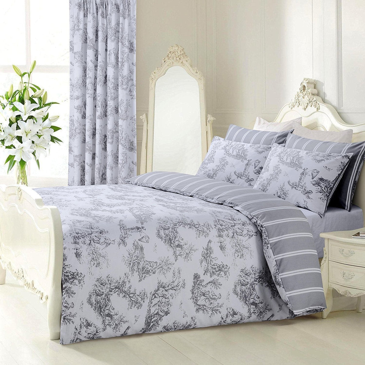 Toile De Jouy Reversible Duvet Set